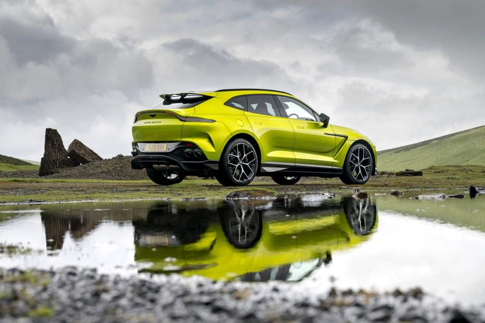 2025 aston martin dbx 707