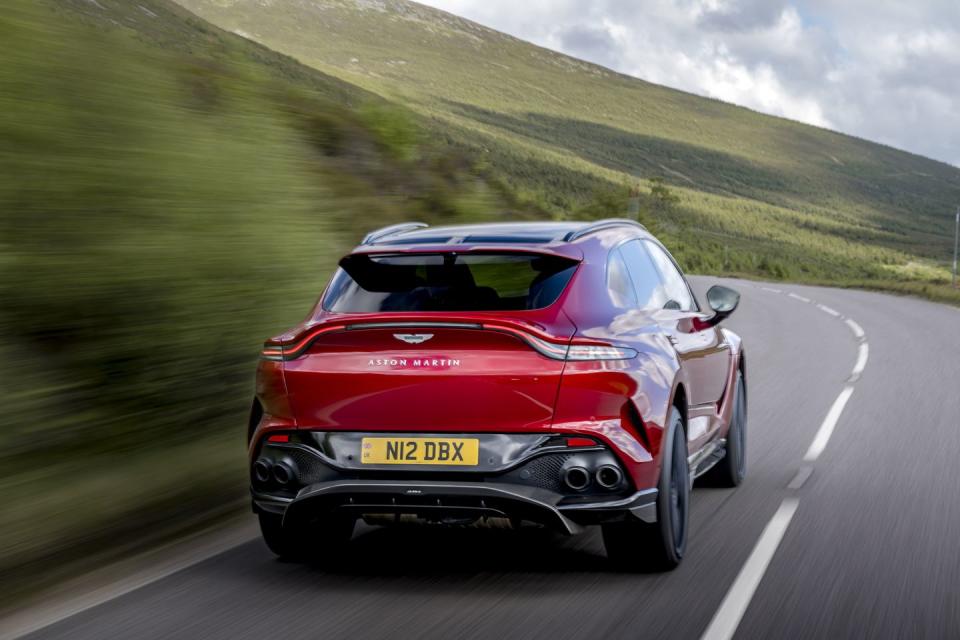 2025 aston martin dbx 707