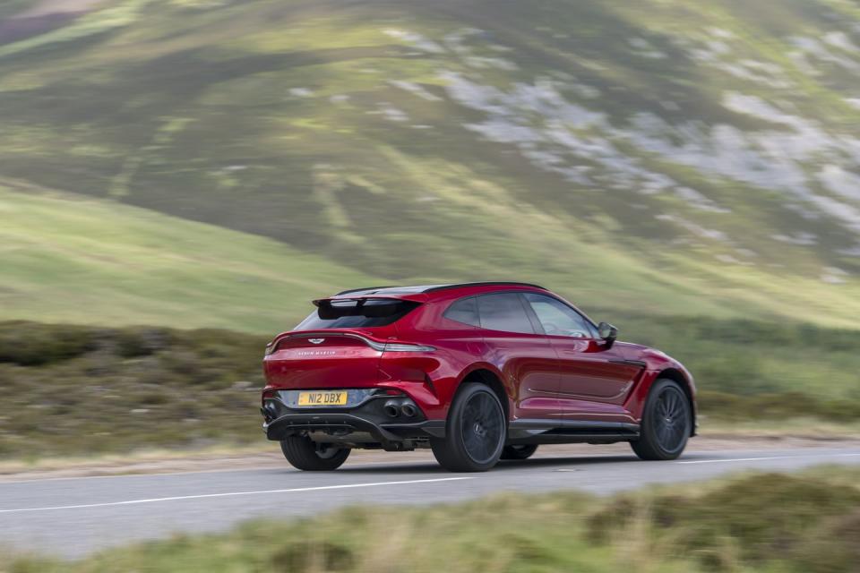 2025 aston martin dbx 707