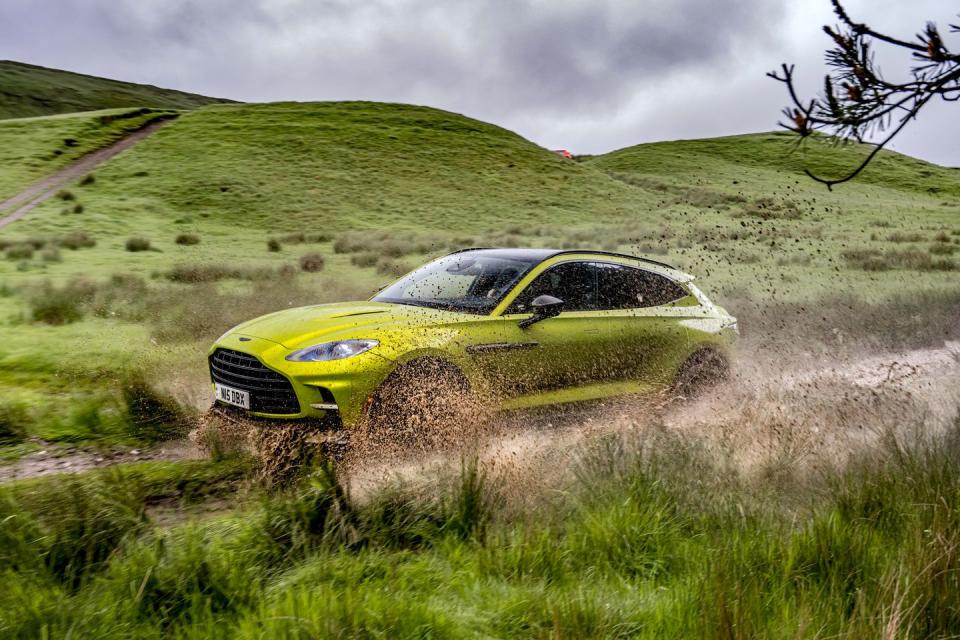 2025 aston martin dbx 707