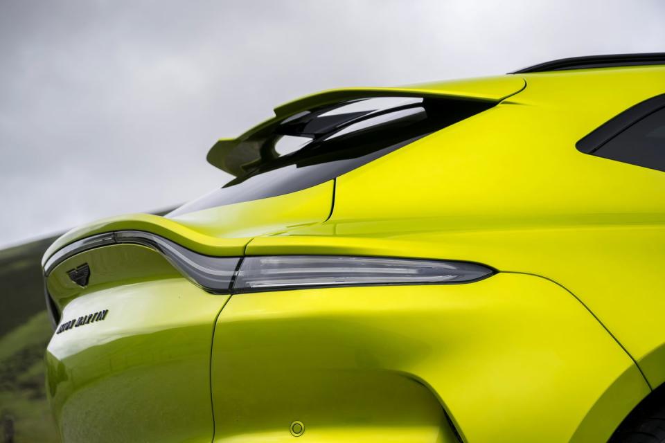 2025 aston martin dbx 707