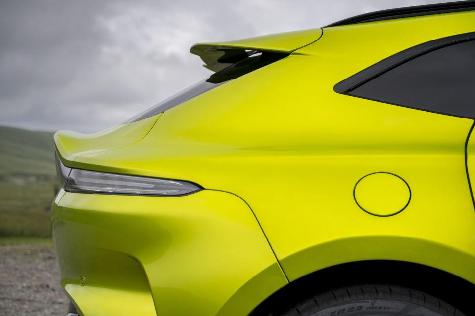 2025 aston martin dbx 707