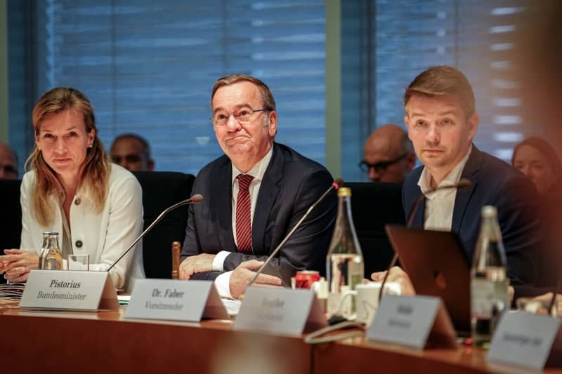 Boris Pistorius (C), Germany's Defence Minister, Siemtje Moeller, Parliamentary State Secretary to the Defence Minister, and Marcus Faber (R), Chairman of the Defence Committee, present the plans for a new military service in the Bundestag's Defence Committee. Kay Nietfeld/dpa