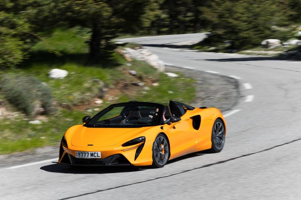 2025 mclaren artura spider