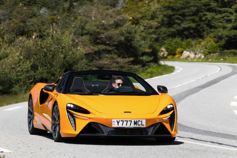 2025 mclaren artura spider