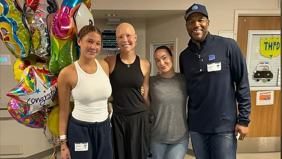 PHOTO: Isabella Strahan celebrates ringing the bell at the end of her chemotherapy treatments for medulloblastoma. (Isabella Strahan/YouTube)