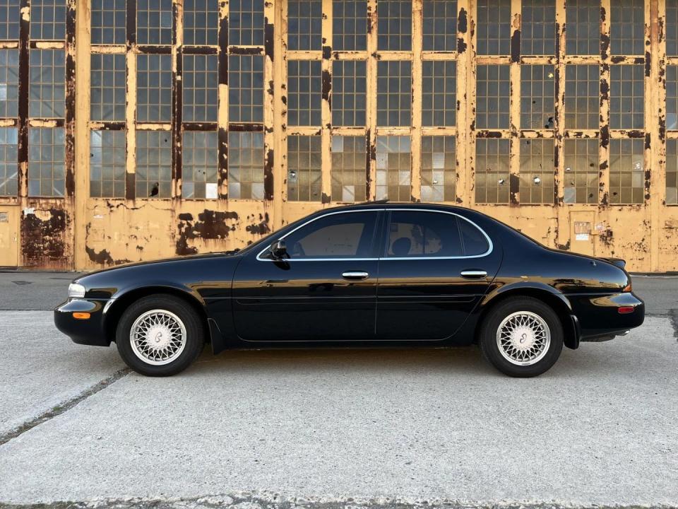 1993 infiniti j30t side