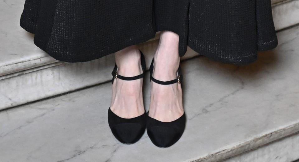  Michelle Williams, Chanel Mary Janes, Paris Fashion Week, French style, black Chanel heels, cap toe shoe