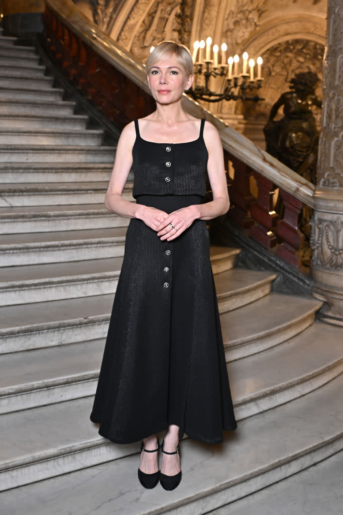  Michelle Williams, Chanel Mary Janes, Paris Fashion Week, French style, black Chanel heels, cap toe shoe