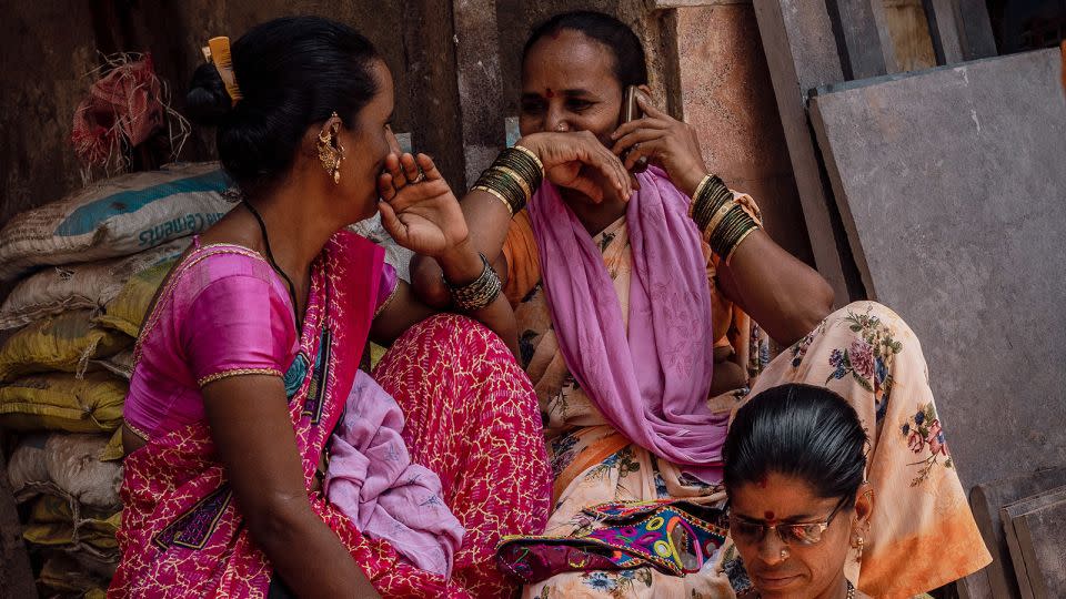 Women chatting in Dharavi on April 14 - Noemi Cassanelli/CNN