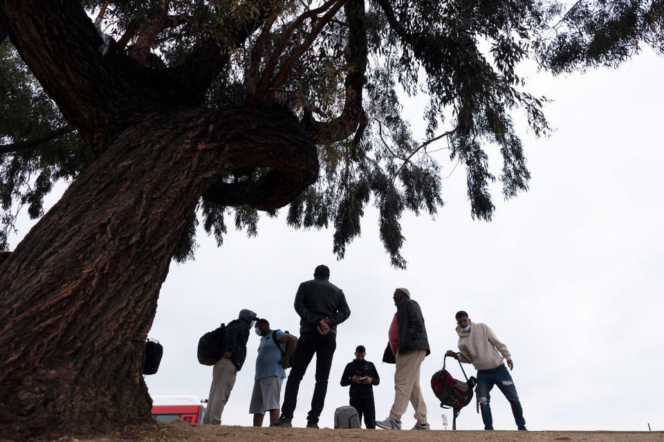 Image: migrants processed (Gregory Bull / AP file)