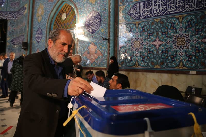 An Iranian man casts his ballot during Iran's 2024 early Presidential elections at Hosseiniyeh Ershad polling station in northern Tehran. Rouzbeh Fouladi/ZUMA Press Wire/dpa