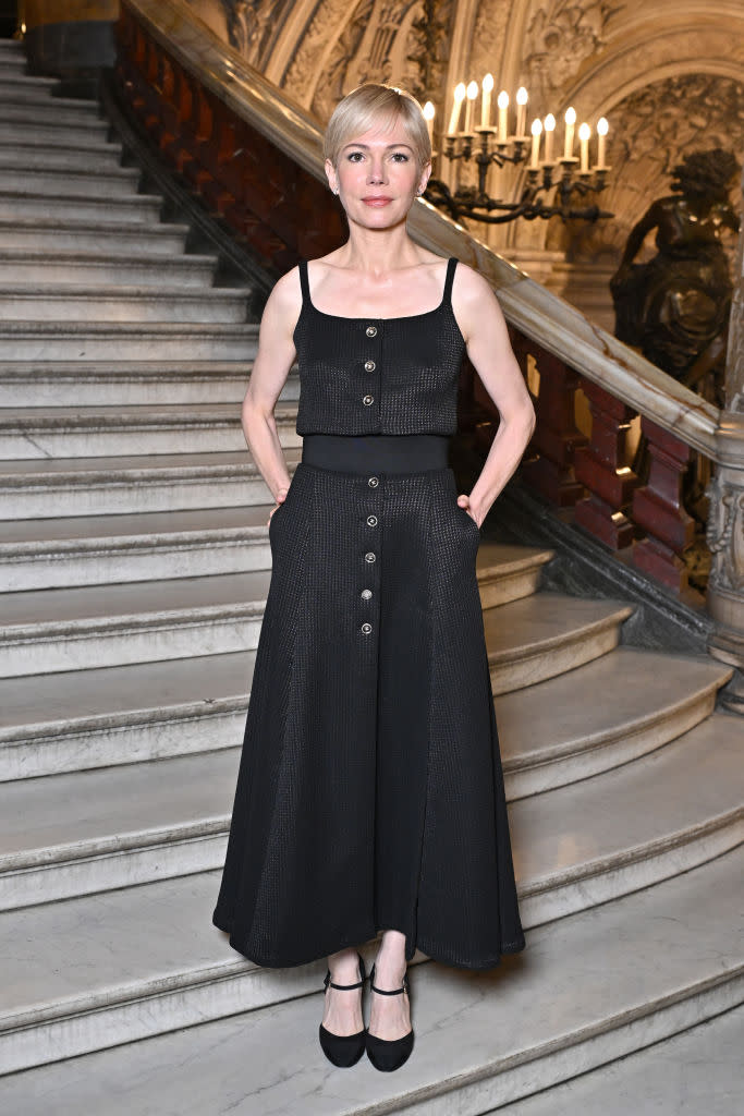  Michelle Williams, Chanel Mary Janes, Paris Fashion Week, French style, black Chanel heels, cap toe shoe