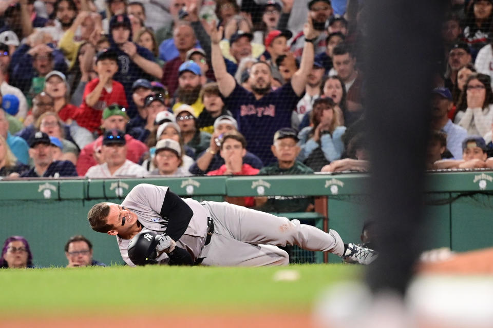 Anthony Rizzo went down hard after colliding with Red Sox reliever Brennan Bernardino on Sunday night.