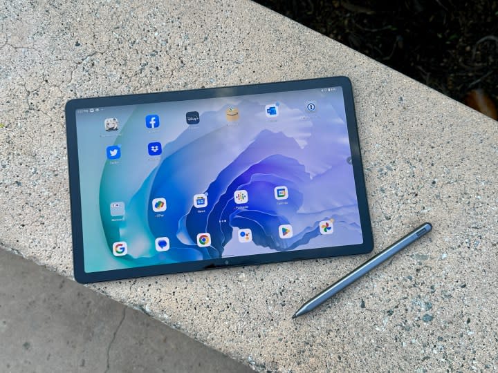 Lenovo Tab P11 Pro Gen 2 Home screen with Precision Pen 3