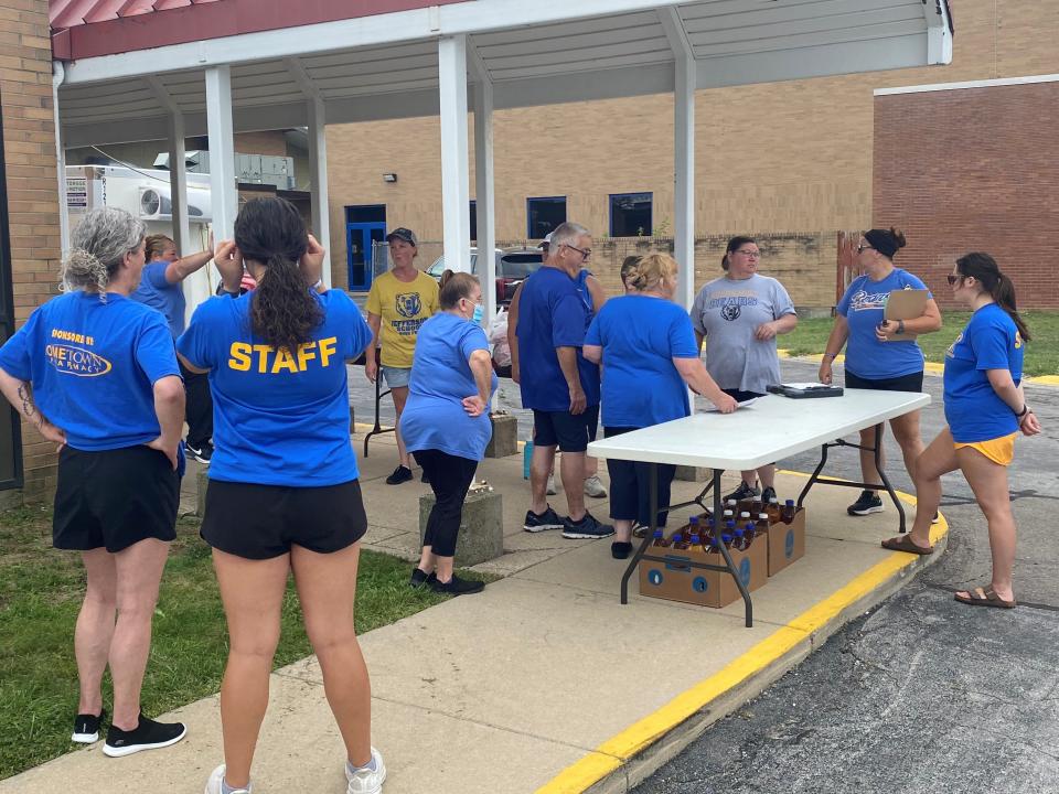 Jefferson volunteers prepare to bring out food for waiting students.