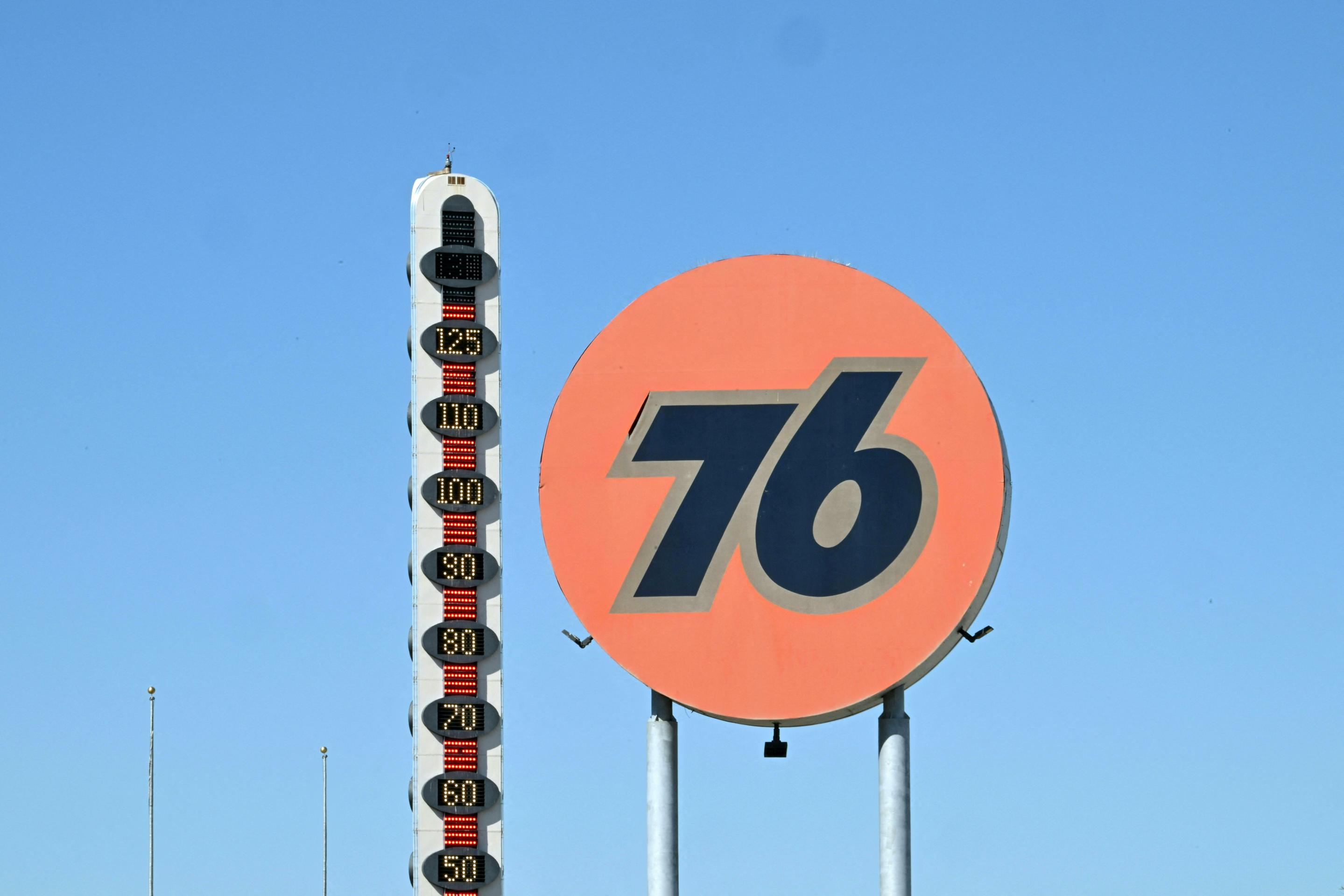 The World's Tallest Thermometer landmark shows a temperature reading of higher than 125 degrees Fahrenheit.