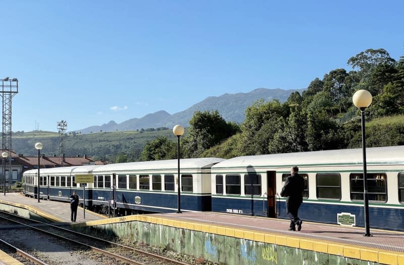 The Costa Verde Express is one of the so-called historic royal trains operated by Spain's state-owned railway company Renfe. Manuel Meyer/dpa