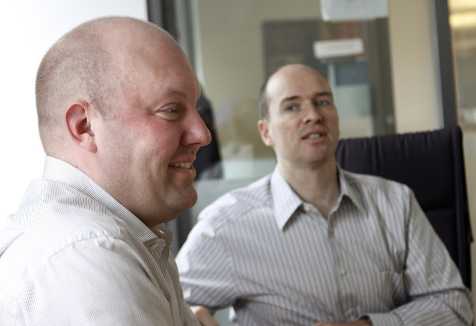 Founder of Netscape Communications Corporation Marc Andreessen (L) and Ben Horowitz, investor and former CEO of Opsware, Inc., smile during an interview with Reuters in New York June 22, 2009. Well-known Internet entrepreneurs Mark Andreessen and Ben Horowitz have raised $300 million for a new venture capital fund, declaring they plan to avoid the danger of forcing start-up companies to make money too soon.    REUTERS/Brendan McDermid (UNITED STATES BUSINESS SCI TECH)