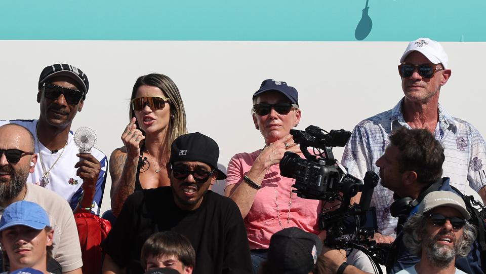 PARIS, FRANCE - JULY 29: (L-R) Snoop Dog, Leticia Bufoni, Doris Williams, and Christopher Meloni attend the Men's Street Finals on day three of the Olympic Games Paris 2024 at Place de la Concorde on July 29, 2024 in Paris, France. (Photo by Arturo Holmes/Getty Images)