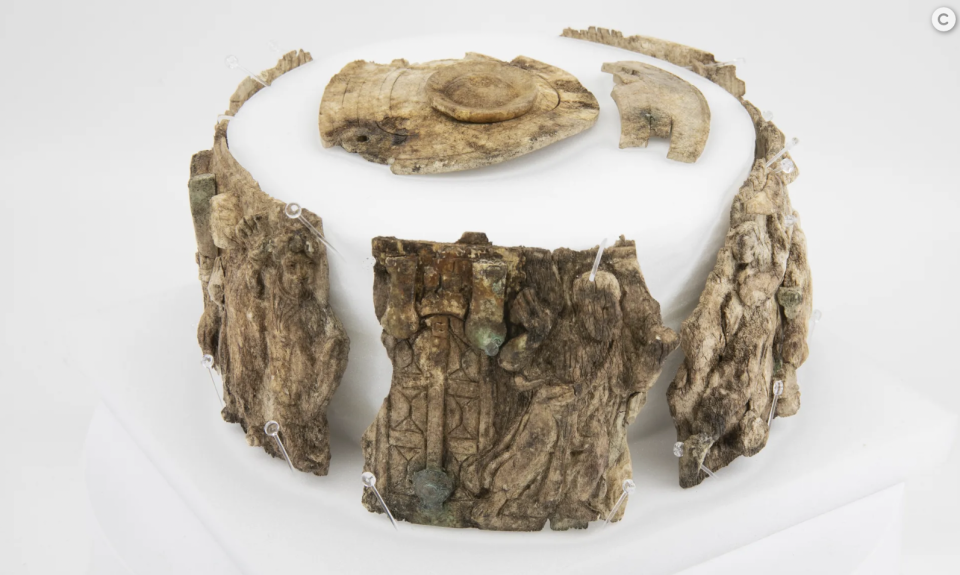 Ivory fragments of the pyx arranged on a white background. / Credit: University of Innsbruck