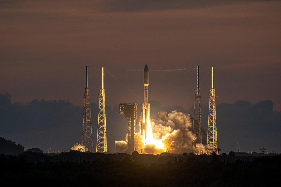 By dawn's early light, a United Launch Alliance Atlas 5 blasts off on a U.S. Space Force mission to deliver a classified military satellite to orbit. / Credit: William Harwood/CBS News