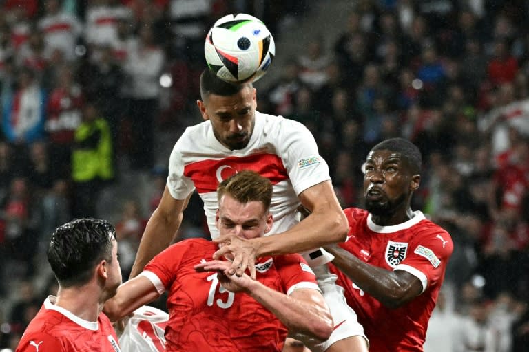 Merih Demiral (centre) was Turkey's hero with two goals against Austria (JAVIER SORIANO)