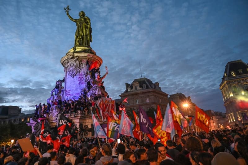 Thousands of people gather on the Place de la Republique to celebrate the victory of the New Popular Front over the extreme right Julien Mattia/Le Pictorium via ZUMA Press/dpa