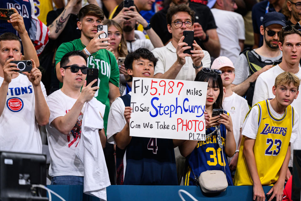 LILLE, FRANCE - JULY 28: Fans wait for a photo together with Stephen Curry of USA (not pictured) prior to the group stage match between Serbia and USA on day two of the Olympic Games Paris 2024 at Stade Pierre Mauroy on July 28, 2024 in Lille, France. (Photo by Markus Gilliar - GES Sportfoto/Getty Images)