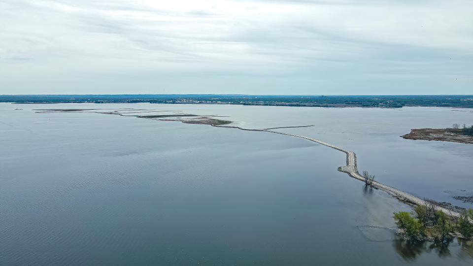 A view of the water in Green Bay wisconsin along great lakes