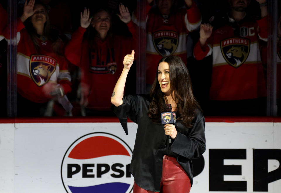 Morissette gives the thumbs-up to the crowd at the Stanley Cup Final in 2024. 