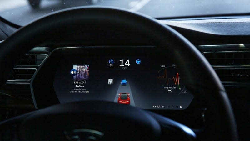 Tesla uses cameras to monitor the surroundings when Autopilot is engaged. - Photo: Chris Walker/Chicago Tribune/Tribune News Service (Getty Images)