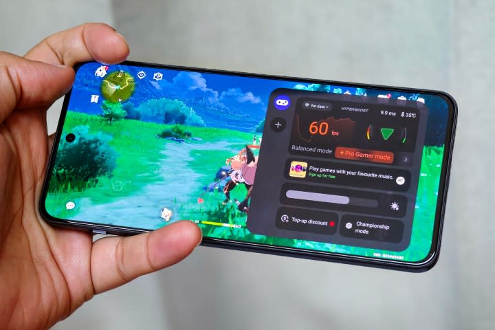 Genshin Impact running at 60fps on OnePlus Nord 4 held in hand.