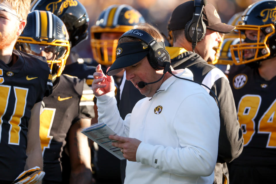 COLUMBIA, MO - NOVEMBER 25: Missouri Tigers head coach Eli Drinkwitz huddles with his players in the first quarter of an SEC college football game between the Arkansas Razorbacks and Missouri Tigers on November 25, 2022 at Memorial Stadium in Columbia, MO. (Photo by Scott Winters/Icon Sportswire via Getty Images)