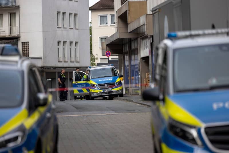 Police emergency vehicles stand at a cordon in the city center in the early morning following a knife attack at the Solingen town festival. Several people were killed and injured in a knife attack on Friday evening at the city festival celebrating the 650th birthday of the city of Solingen. Thomas Banneyer/dpa