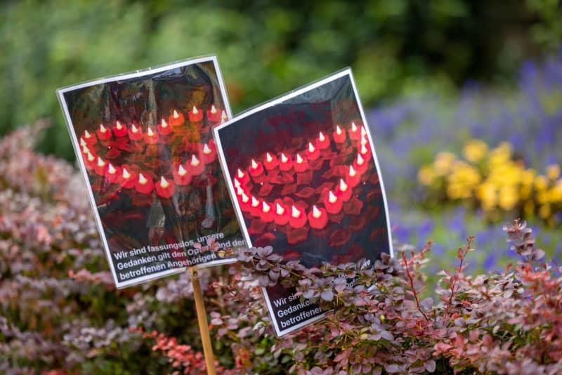 People lay flowers and candles near the scene of a knife attack at the Solingen town festival. Several people were killed and injured in a knife attack on Friday evening at the city festival celebrating the 650th birthday of the city of Solingen. Thomas Banneyer/dpa