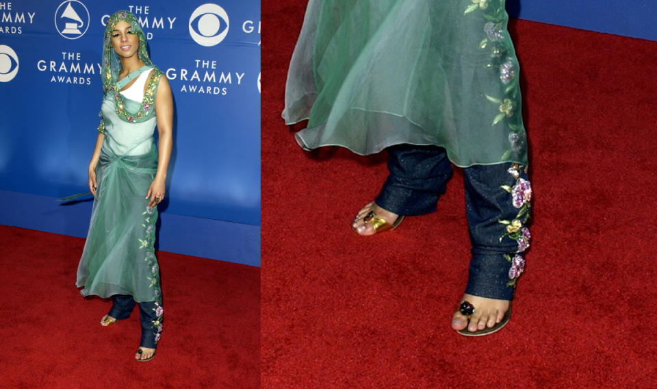 Alicia Keys, Grammys 2002, sandals, 