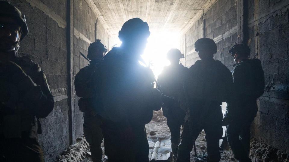 Israeli troops in tunnel