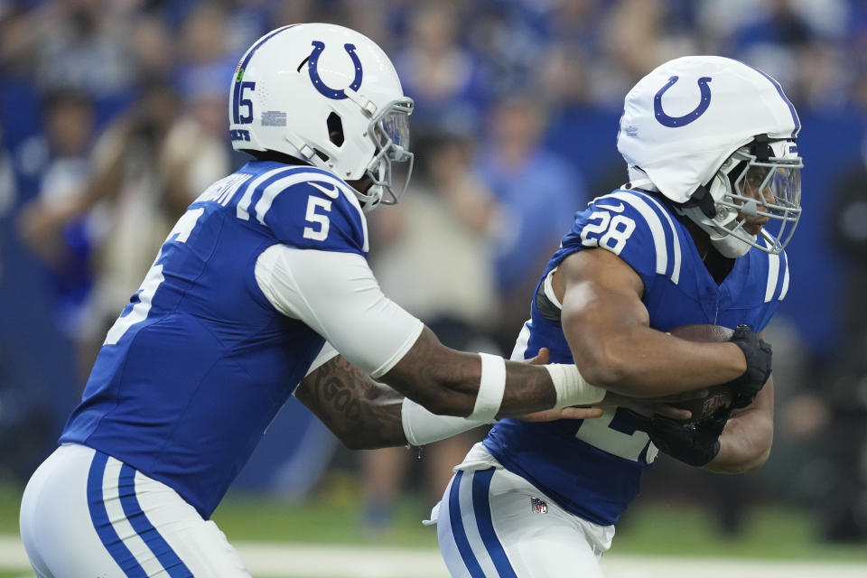 Indianapolis Colts quarterback Anthony Richardson (5) hands off the ball to running back Jonathan Taylor (28) during Sunday's preseason game. (AP Photo/Darron Cummings)