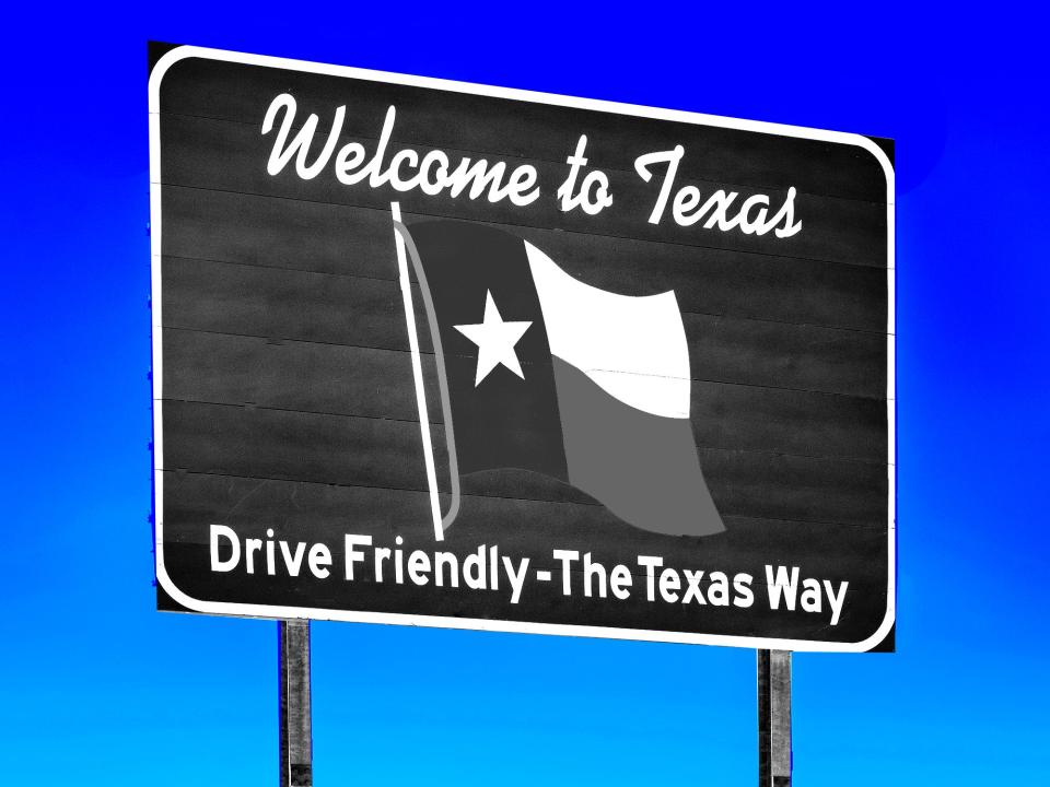 A Welcome to Texas sign