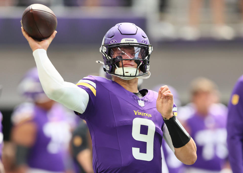 MINNEAPOLIS, MINNESOTA - AUGUST 10: J.J. McCarthy #9 of the Minnesota Vikings warms up before the pre-season game against Las Vegas Raiders at U.S. Bank Stadium on August 10, 2024 in Minneapolis, Minnesota. (Photo by Adam Bettcher/Getty Images)