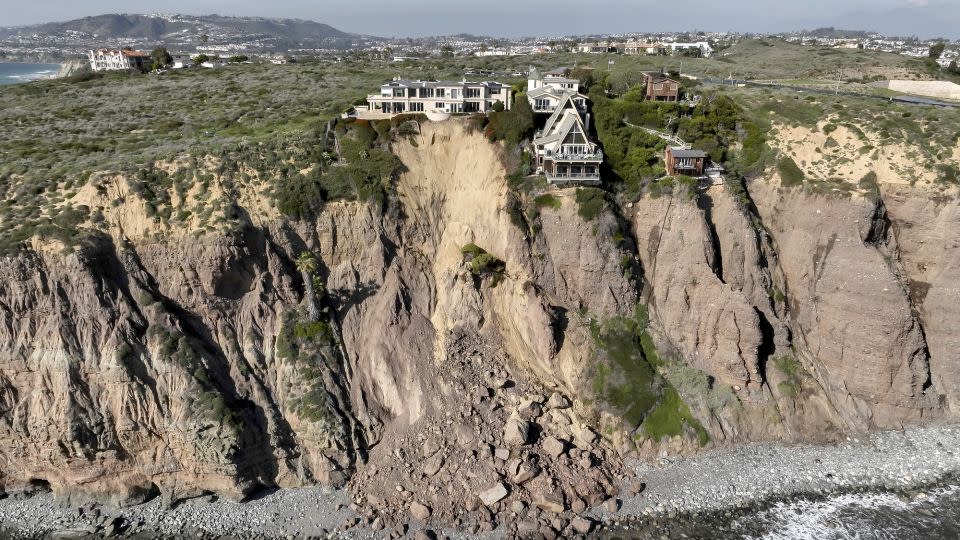 Luxury homes in danger of falling due to a landslide following heavy rainfall, in Dana Point, California, on February 15 2024. - Ted Soqui/Sipa USA/AP