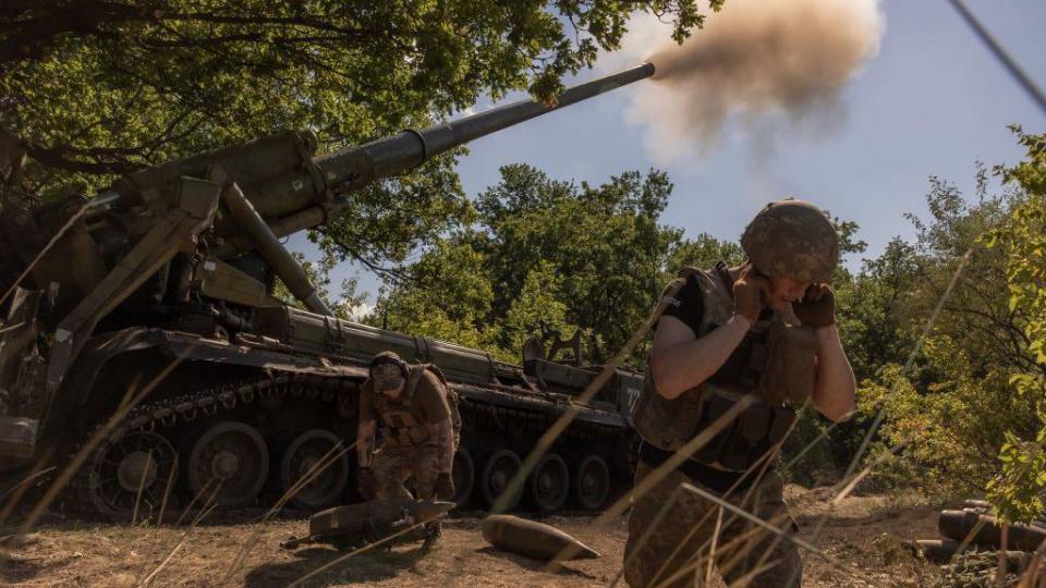 Ukrainian forces fire artillery near Pokrovsk, August 2024