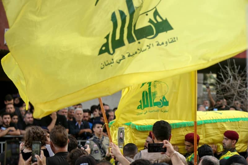 Pro-Iranian Hezbollah militants carry the coffin of one of three party commander of elite al-Radwan brigade, who were killed in an Israeli air raid attack on Beirut southern suburb, during the funeral procession. At least 37 people were killed among them 16 Hezbollah commanders of the elite al-Radwan brigade. Marwan Naamani/dpa