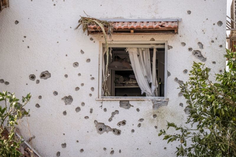 A view of a damaged building in Kiryat Bialik, following a reported strike by the pro-Iranian Hezbollah movement. Ilia Yefimovich/dpa