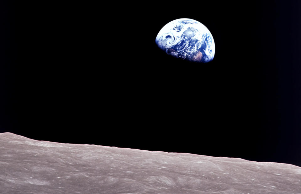 Image: Earthrise (Bill Anders / NASA file)