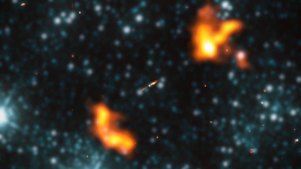 Before the discovery of Porphyrion, the largest known jet system was Alcyoneus, shown in this image taken by LOFAR in 2022. - LOFAR Collaboration/WISE/NASA/JPL-Caltech/Martijn Oei