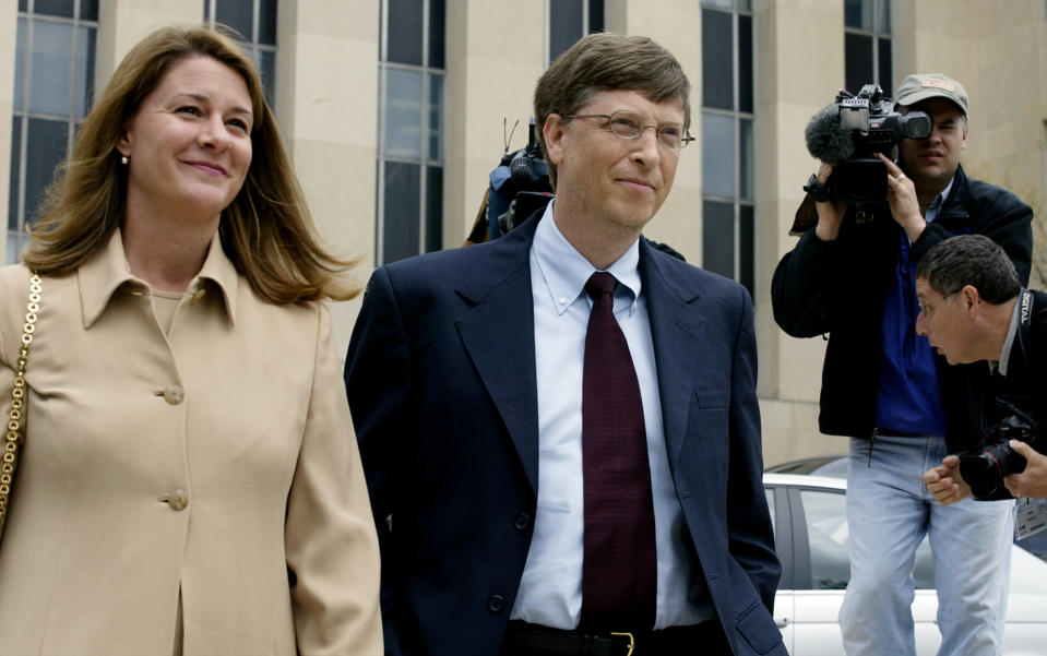 WASHINGTON, :  Microsoft Chairman Bill Gates arrives 22 April 2002 with his wife Melinda (L) at the US District Courthouse in Washington, DC for a rare court appearance in the hearing before US District Judge Colleen Kollar-Kotelly, who is considering a penalty for the firm's violation of US antitrust laws.  Gates told the antitrust hearing 21 April that his company would 