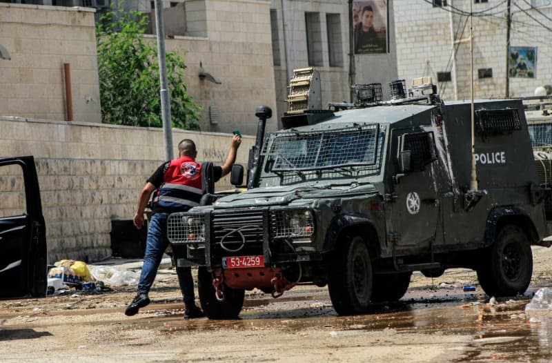 An Israeli army armoured jeep blocks the road leading to a hospital, as Israeli military offensive continues on Jenin Refugee Camp. Nasser Ishtayeh/SOPA Images via ZUMA Press Wire/dpa