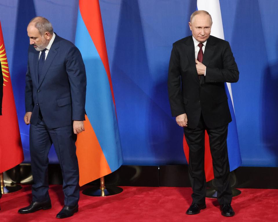 Pashinyan and Putin looking away from each other.